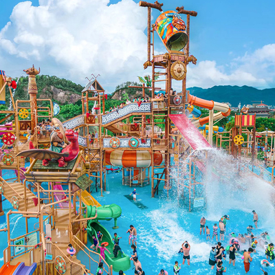 Casa de agua Parque acuático de fibra de vidrio Combinación de toboganes Precios de casa Fuente cubierta húmeda para piscina