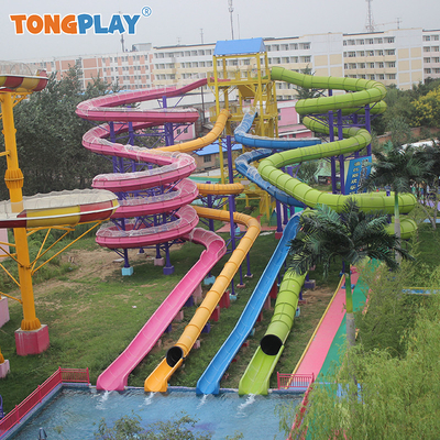 Attrezzatura creativa per giochi acquatici piscina scivolo a spirale colore personalizzato
